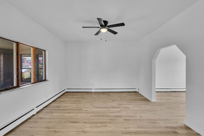 Building Photo - 1002 Fordham Ave