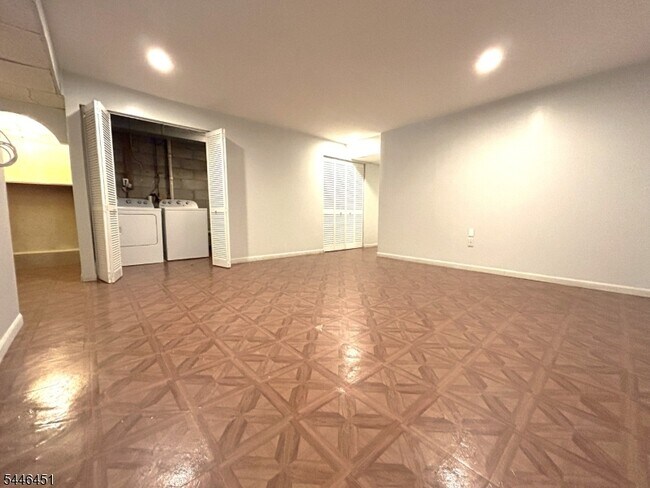 Building Photo - 36 Mindy Dr