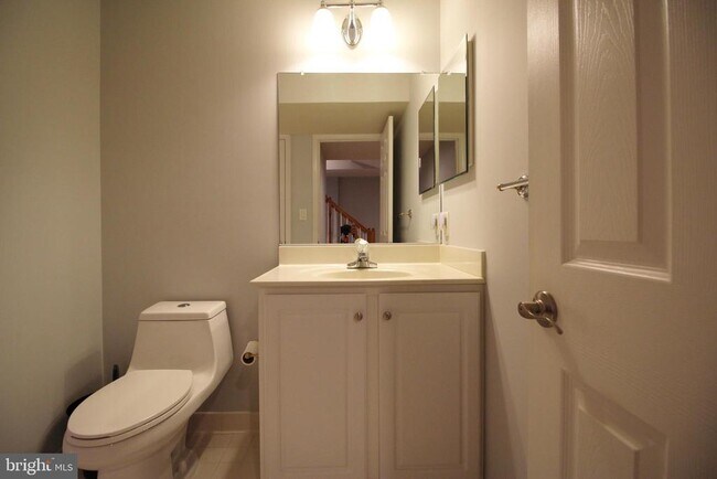 Building Photo - 44136 Riverpoint Dr