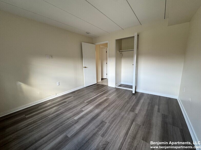 Building Photo - 51 Hill Rd