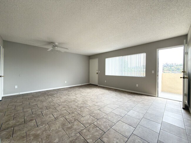 Building Photo - Spacious 2 Bedroom Corner Unit