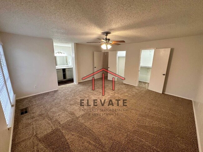 Building Photo - 1305 Lovell Dr