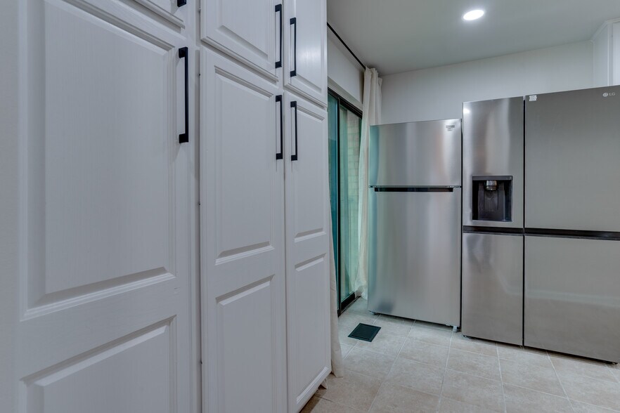 Kitchen - 7917 Schuyler Ct