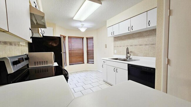 Building Photo - 7813 Sugar Bend Dr