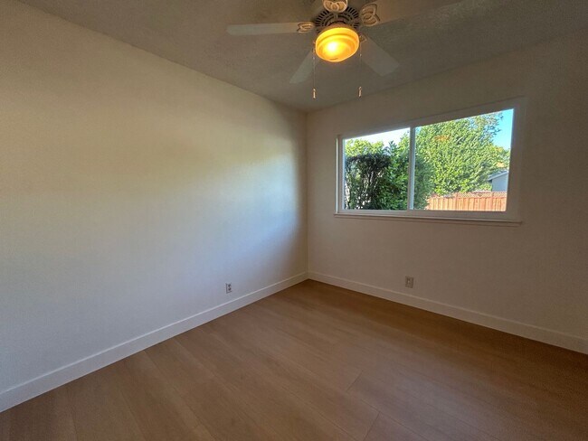 Building Photo - Beautifully Renovated 4 Bedroom 2 Bath Sin...