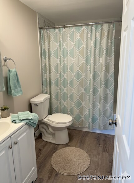 Building Photo - 23 Kenmar Dr