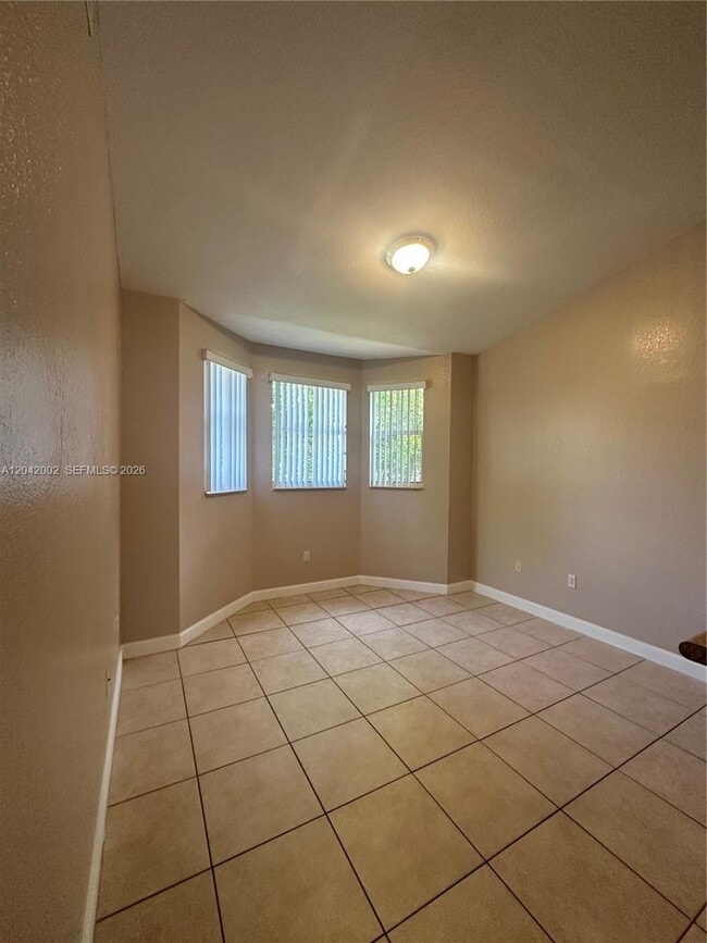 Building Photo - 1656 SE 29th Ct