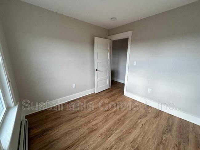 Building Photo - 38 Shamrock St