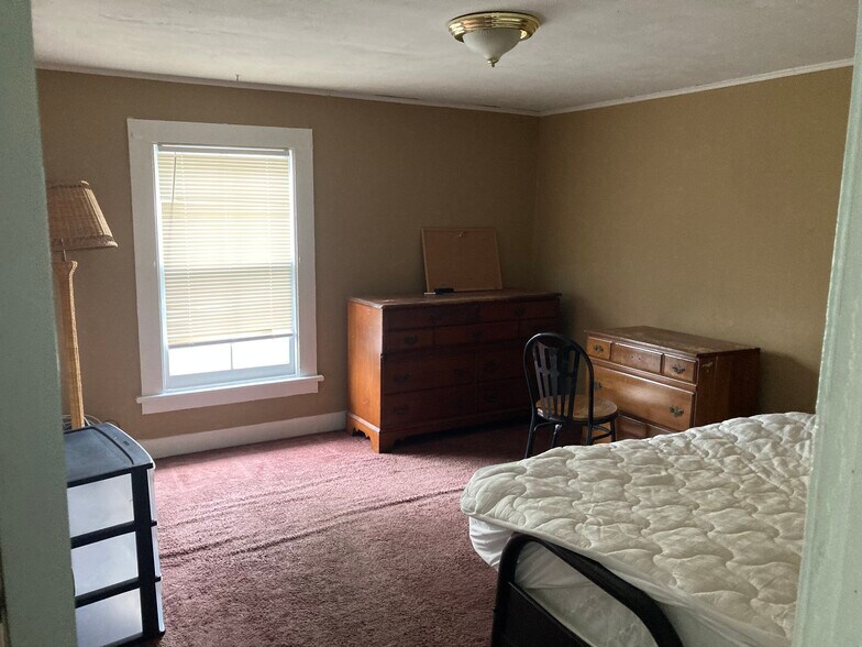 Another bedroom partially furnished - 60 Grove St