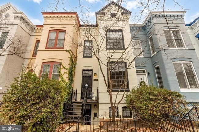 Building Photo - 650 E Street NE Unit BASEMENT