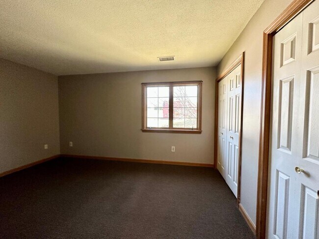 Building Photo - 18 Partridge Ct
