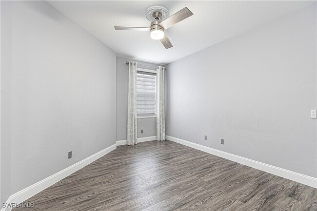 Building Photo - 1330 Mariposa Cir