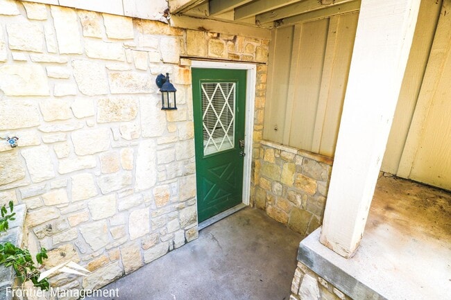 Building Photo - Beautiful duplex located in the hills of West Manhattan!