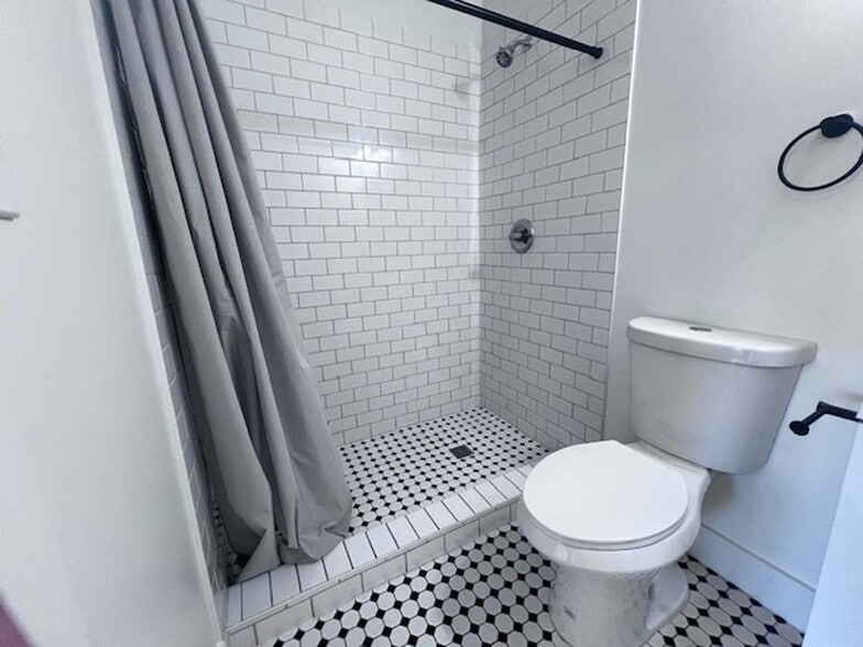 Building Photo - 1301 Adeline St