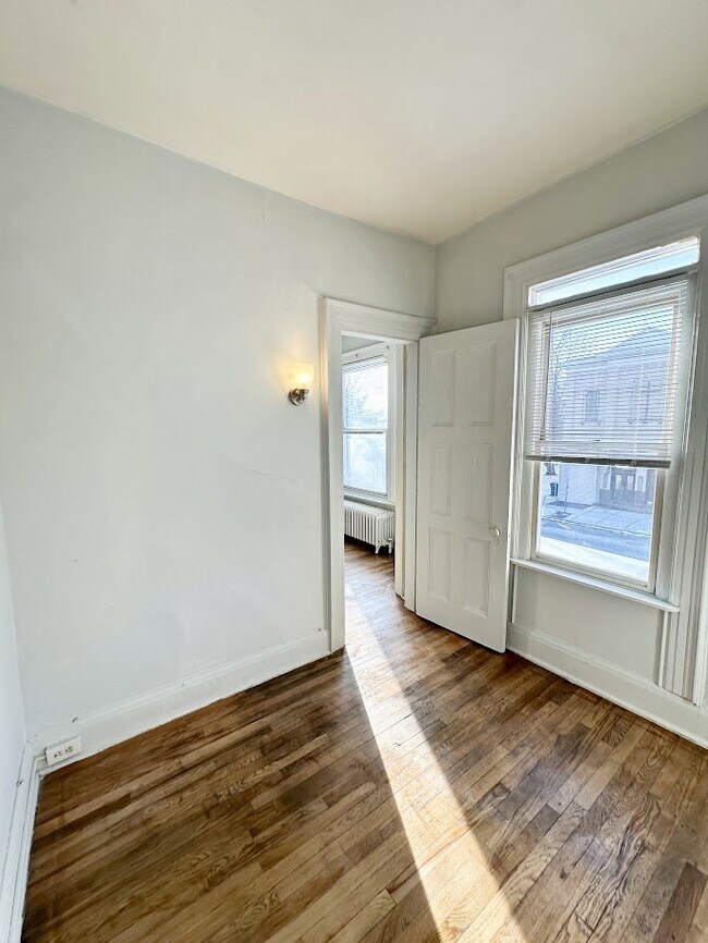 Building Photo - 130 5th Ave