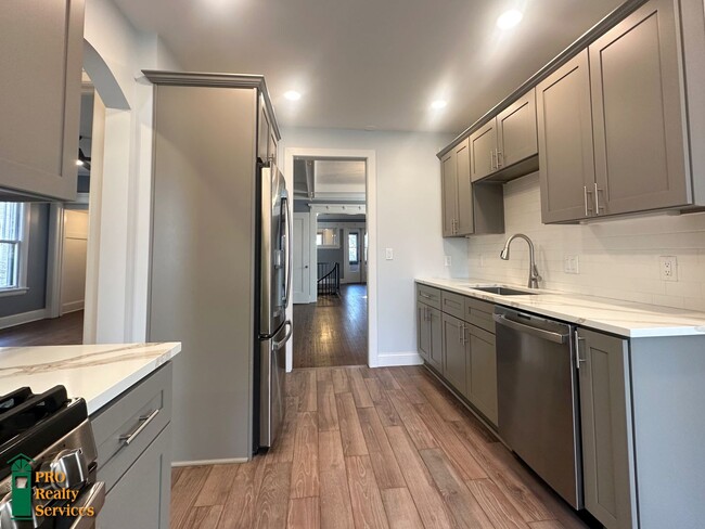 Building Photo - Gorgeous 3 Bedroom Main Level Duplex Unit