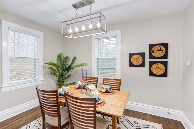 Building Photo - Available Now - Adorable and Spacious!  2 ...