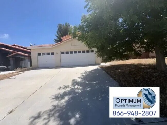 Building Photo - Spacious 4-Bedroom Home with Downstairs Bedroom & Brand-New Carpet