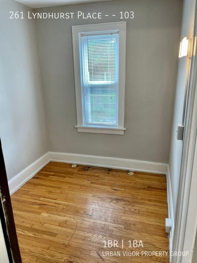 Building Photo - 261 Lyndhurst Pl