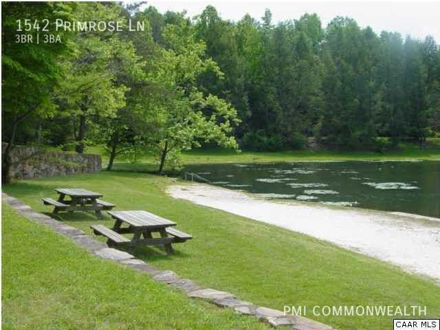 Building Photo - 1542 Primrose Ln