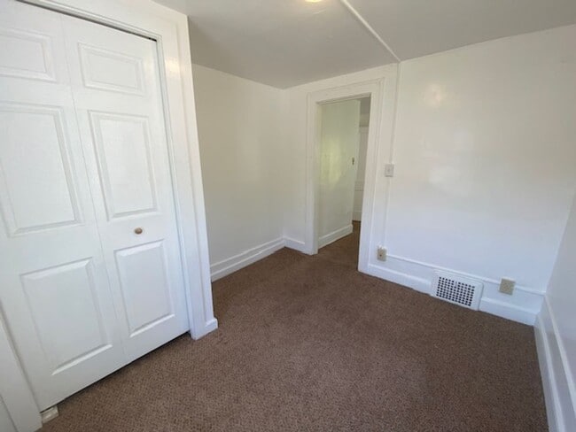 Building Photo - Welcoming 5BR/3BA with Dining Room & Laundry—Minutes to UA and Downtown