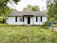 Building Photo - Coming Soon! Cozy 2 Bed / 1 Bath Home — Pet Friendly!