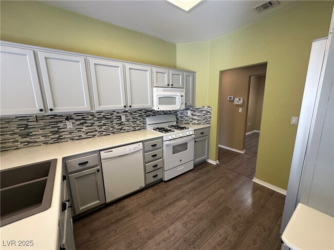 Building Photo - 9945 Bundella Dr