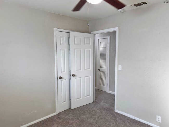 Building Photo - 2813 Roanoke Dr