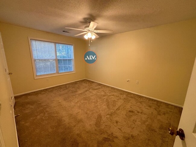 Building Photo - Spacious 3-Bedroom Villa in Woodbridge – T...