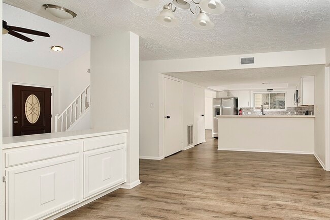 Building Photo - 30 Berryfrost Ln