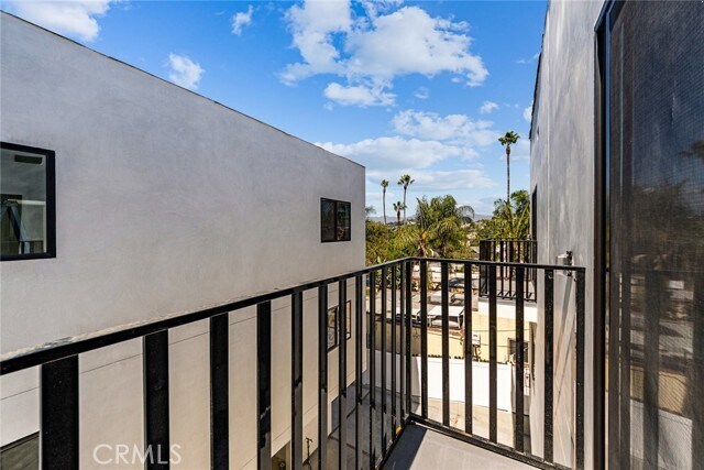 Building Photo - 1376 Edgecliffe Dr