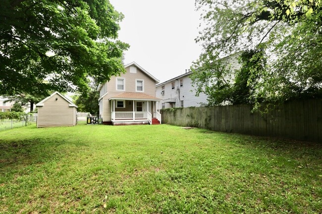 Building Photo - Updated & Ready 09-19-25! Pet Friendly - F...