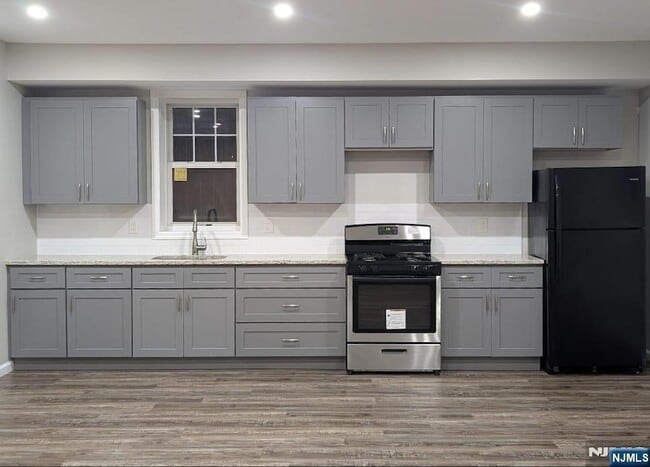 Building Photo - 7-9 Hudson St Unit 1ST