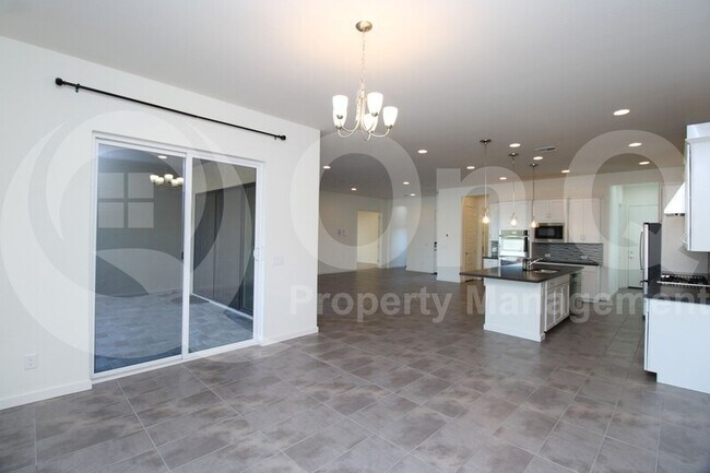 Building Photo - 1222 E La Mirada Dr