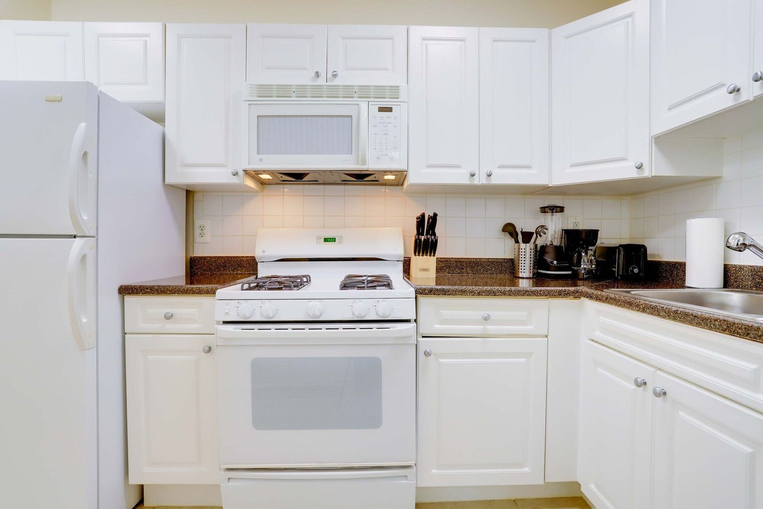 Building Photo - 1600 S Eads St