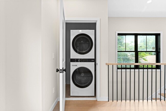 Building Photo - 165 Jefferson Ave