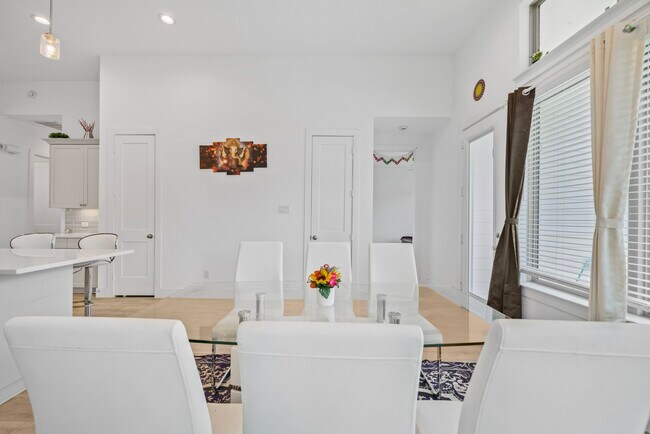 Building Photo - 10718 Blossom River Dr