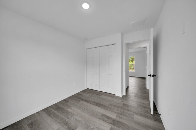 Building Photo - 382 McArthur Blvd