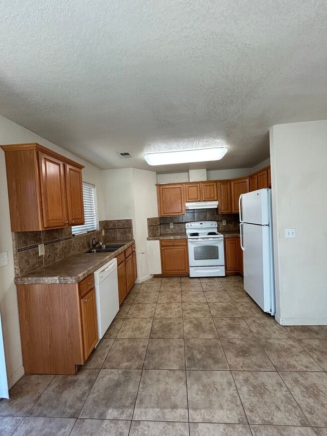 Building Photo - 2 Bedroom, 1 Bath ADU