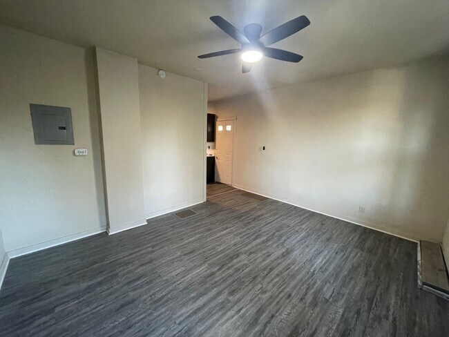 Building Photo - OM-1512 Cincinnati Street