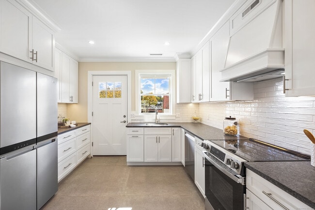 Building Photo - 31 East Ave