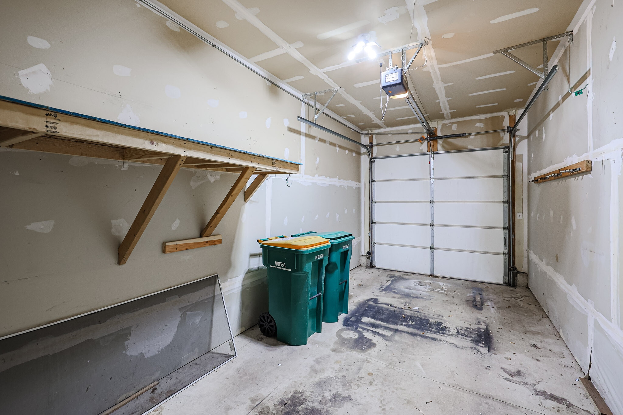 Building Photo - 607 Fox Ridge Dr