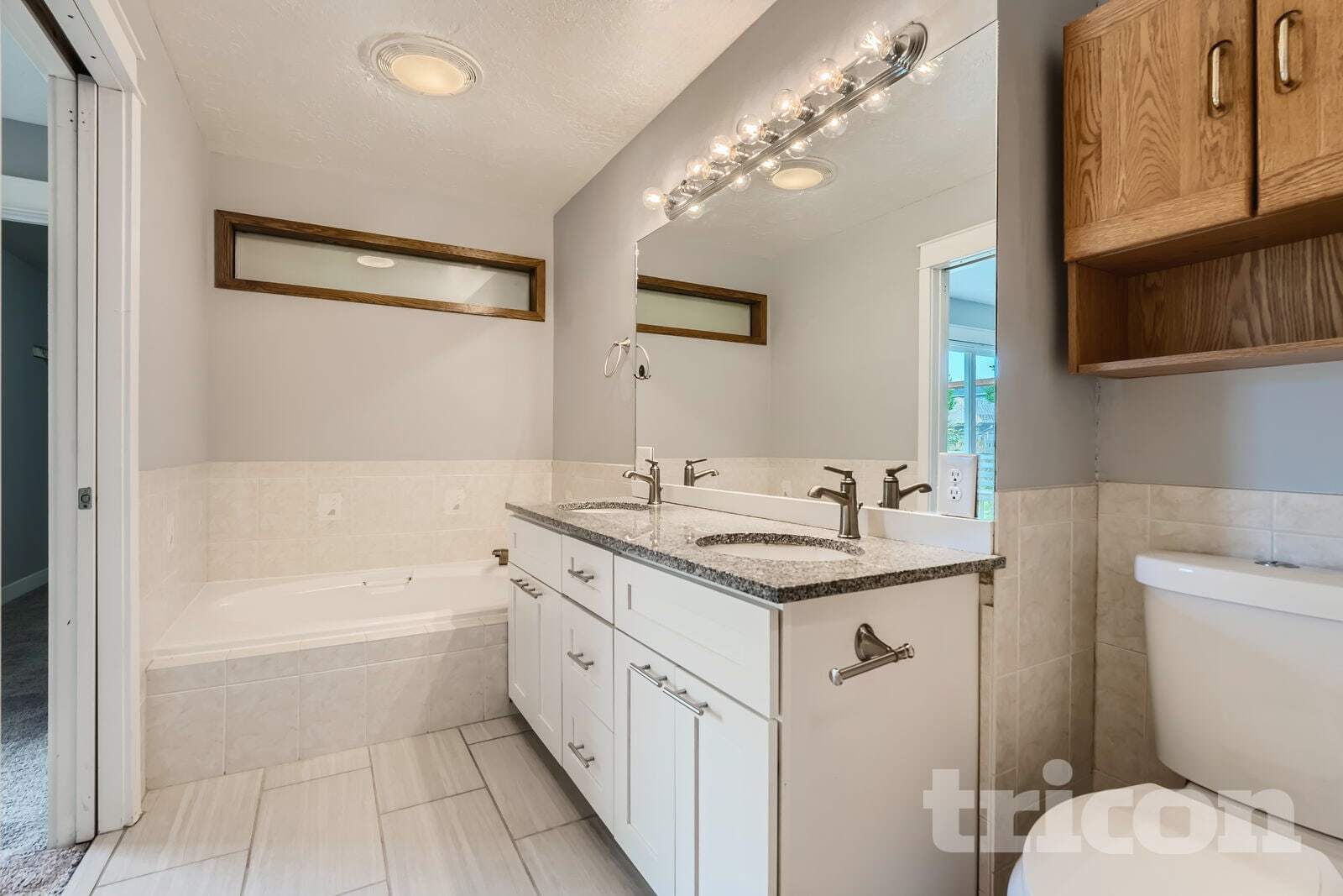 Building Photo - 711 Le-Lou-Wa Pl NE