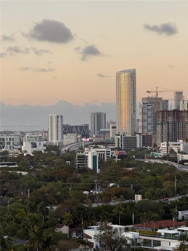 Building Photo - 2475 Brickell Ave