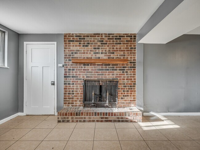 Building Photo - 2520 SW 68th St