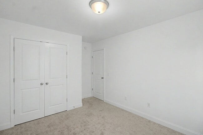 Building Photo - 248 Buckingham Dr