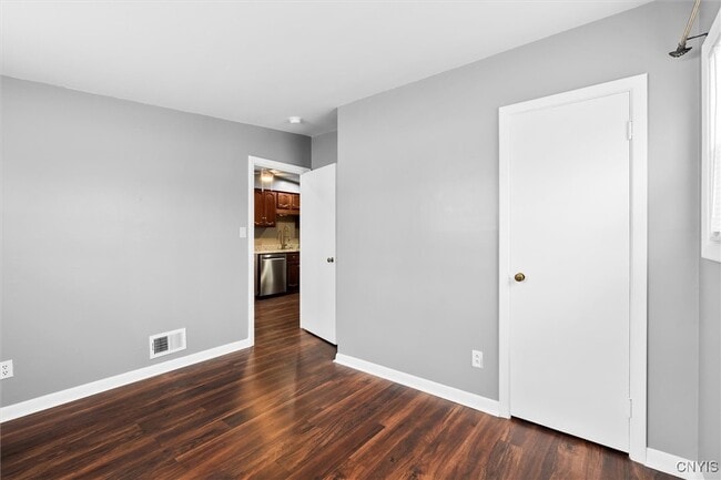 Building Photo - 941 Jamesville Ave