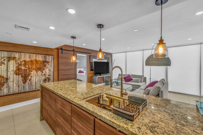 Building Photo - 7601 E Treasure Dr