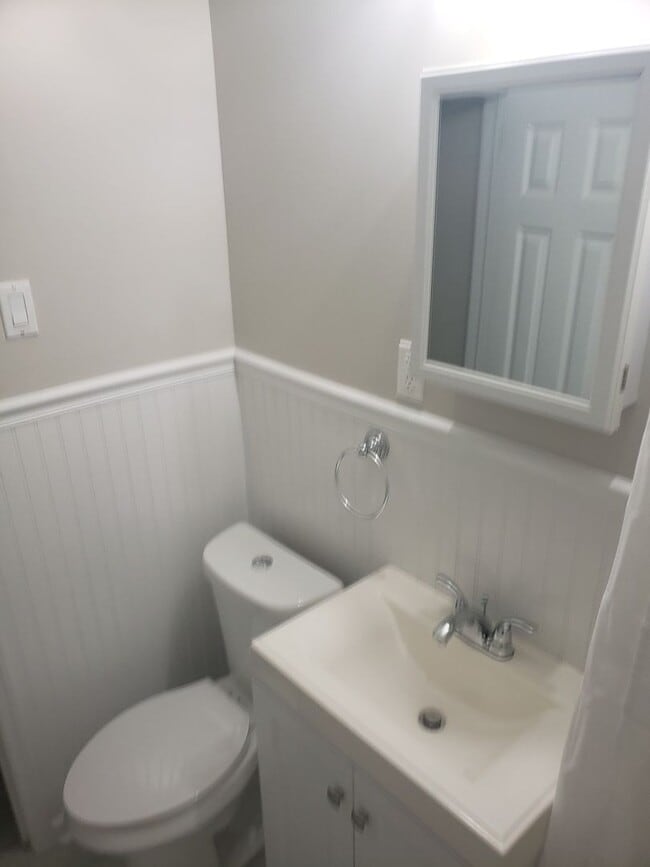 Building Photo - WELCOME TO THIS NEWLY RENOVATED 2 BEDROOM ...
