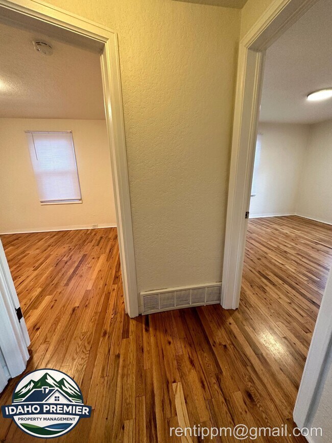 Building Photo - 709 N Stanley St